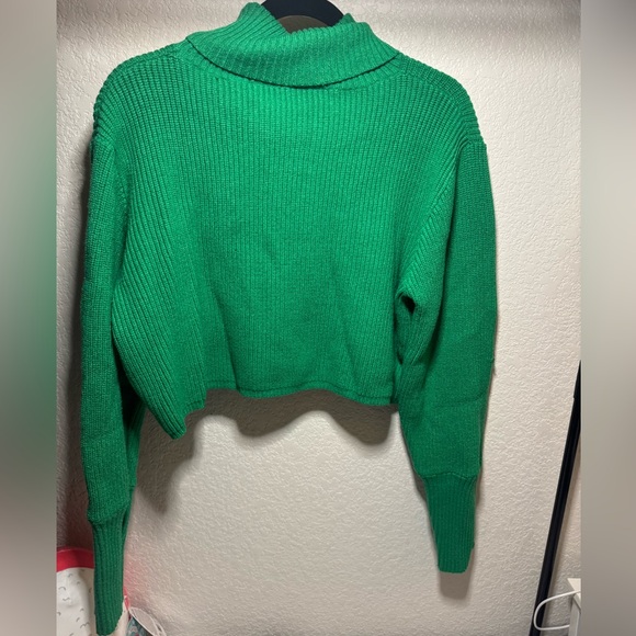 Green Women's Sweater Crop - Picture 2 of 4
